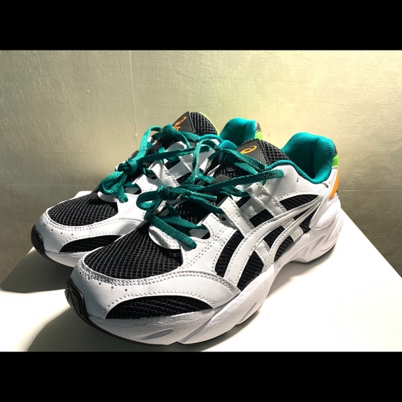 ASICS - Picture 2 of 13